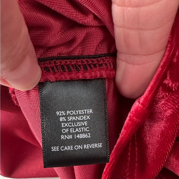 Torrid Plus Size 2 Off Shoulder Velvet Shirred Front Red Stretch NWOT - Picture 11 of 11